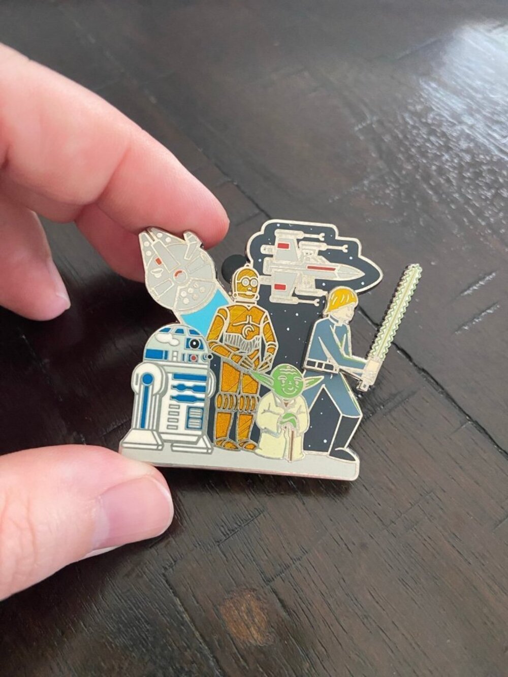 Star Wars Lucasfilm Luke Limited Edition Lightsaber Moving Metal Trading Pin